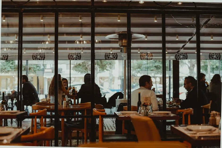 People dining together at a casual sit-down restaurant, illustrative photo
